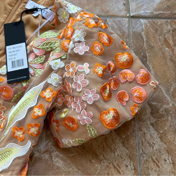 Elliatt Remix Floral Embroidery Midi Dress - Picture 4 of 6